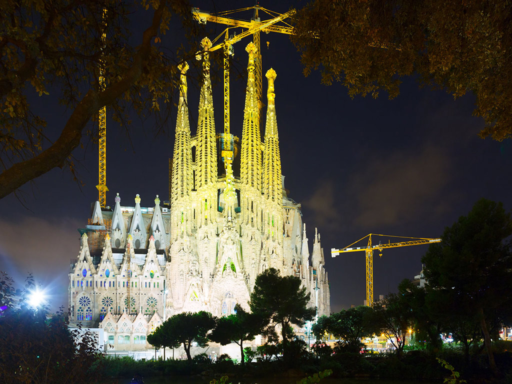 Sagrada Familia with Optional Tower Access - Barcelona