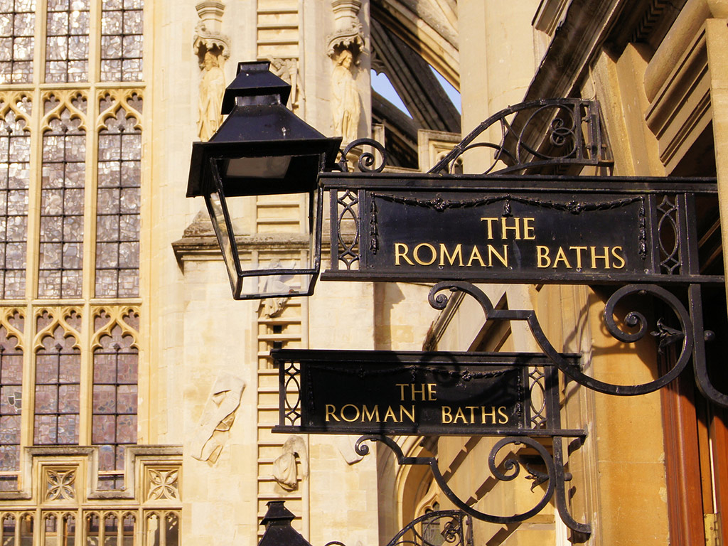 Stonehenge and an Afternoon in Bath with Optional Entry to the Roman Baths - Full-Day Bus Tour - London