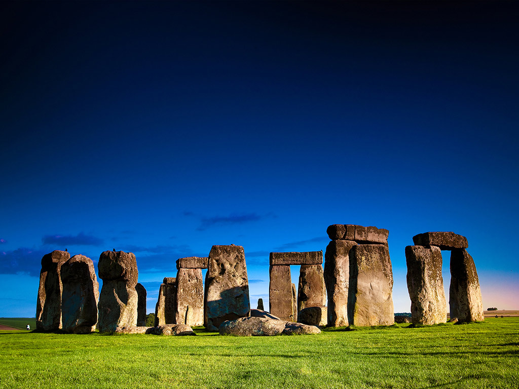 Stonehenge and an Afternoon in Bath with Optional Entry to the Roman Baths - Full-Day Bus Tour - London