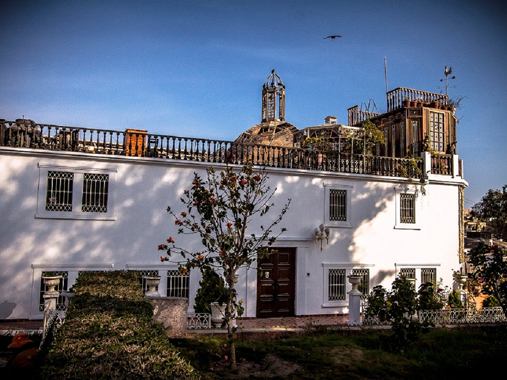 Half day Barranco Bohemio Private Tour and Dinner Show
