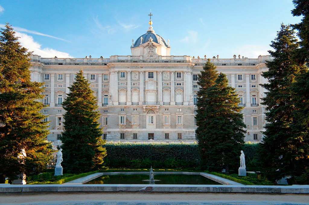 Behind the Scenes Royal Palace with Gardens