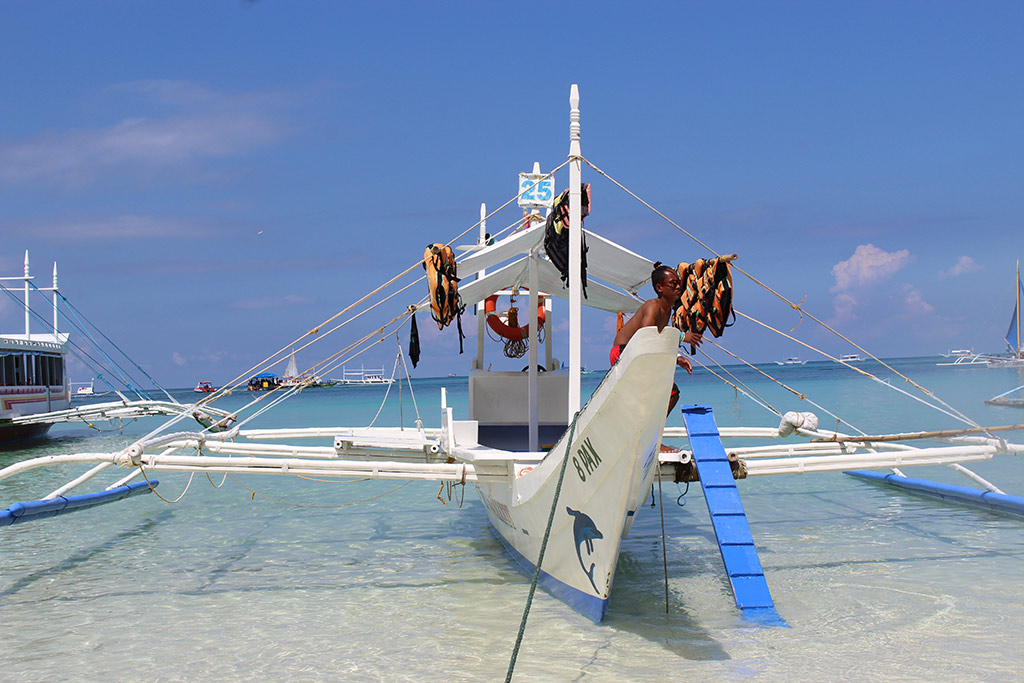 Island Hopping with Snorkelling and Crystal Cave Tour - Boracay Island