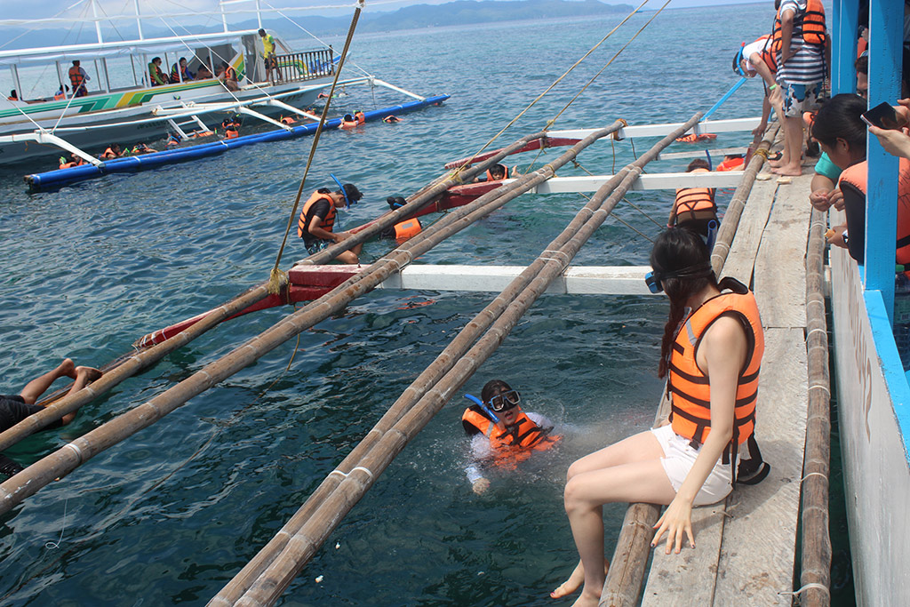 Island Hopping with Snorkelling and Crystal Cave Tour - Boracay Island