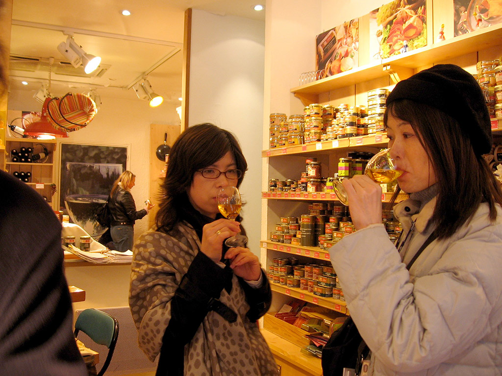 Gourmet Food Tour in Central Paris