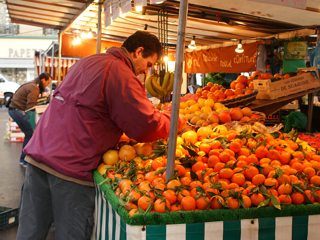 Gourmet Food Tour in Central Paris