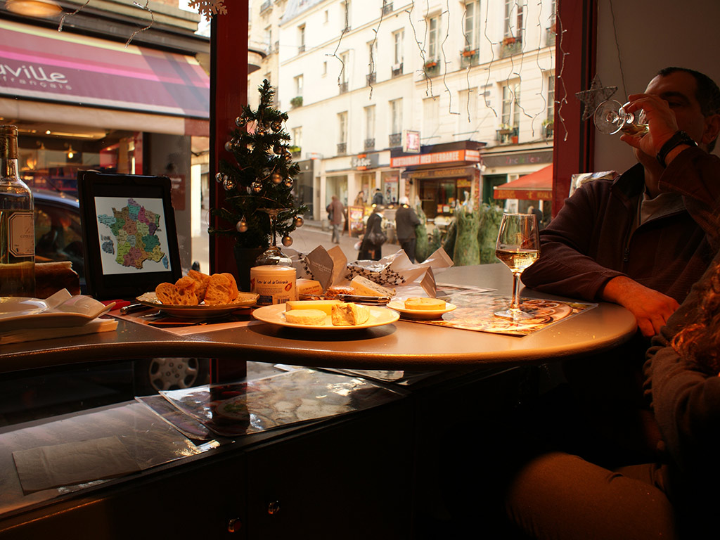 Gourmet Food Tour in Central Paris