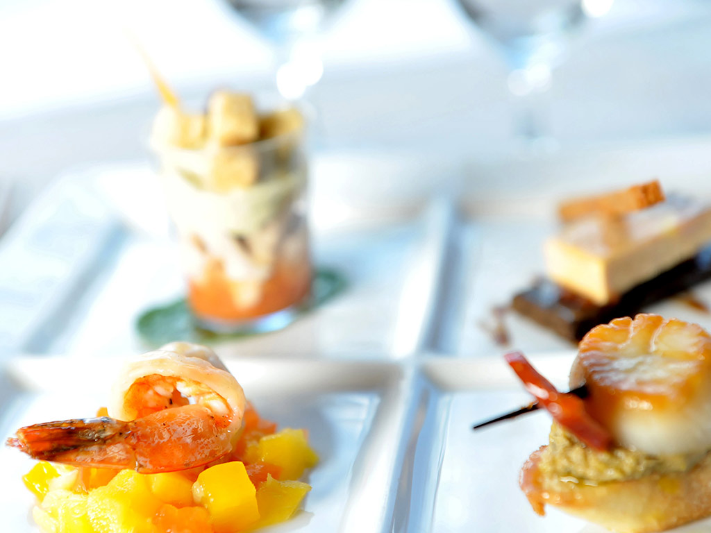 Dinner Cruise La Marina de Paris - Menu Romantique with a Glass of Champagne
