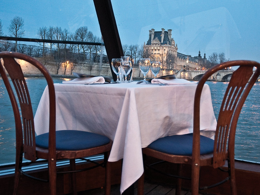 Dinner Cruise La Marina de Paris - Menu Romantique with a Glass of Champagne