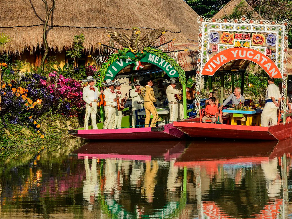 Tour Xoximilco with Transport