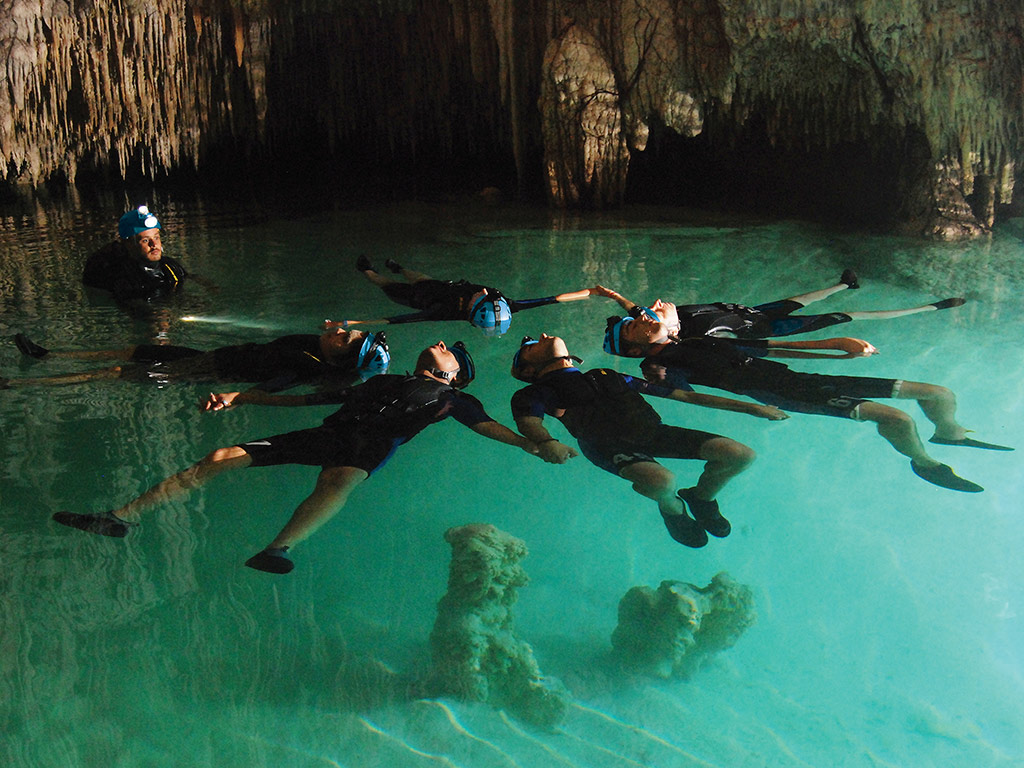 Tour Río Secreto Adventure - Hiking and Swimming in a Cavern