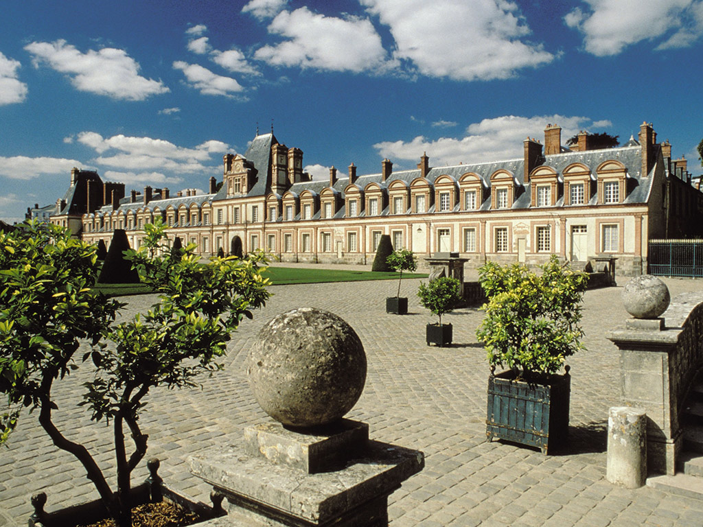 Tour of Vaux Le Vicomte and Fontainebleau Castles