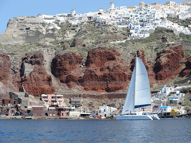 Catamaran Lagoon Tour with  BBQ: Hot springs, Red & White beaches – max. 20 pers