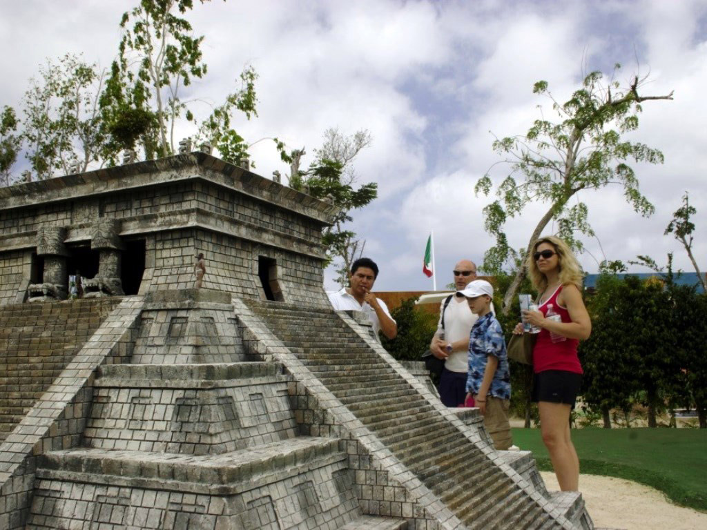 Discover Mexico Past and Present