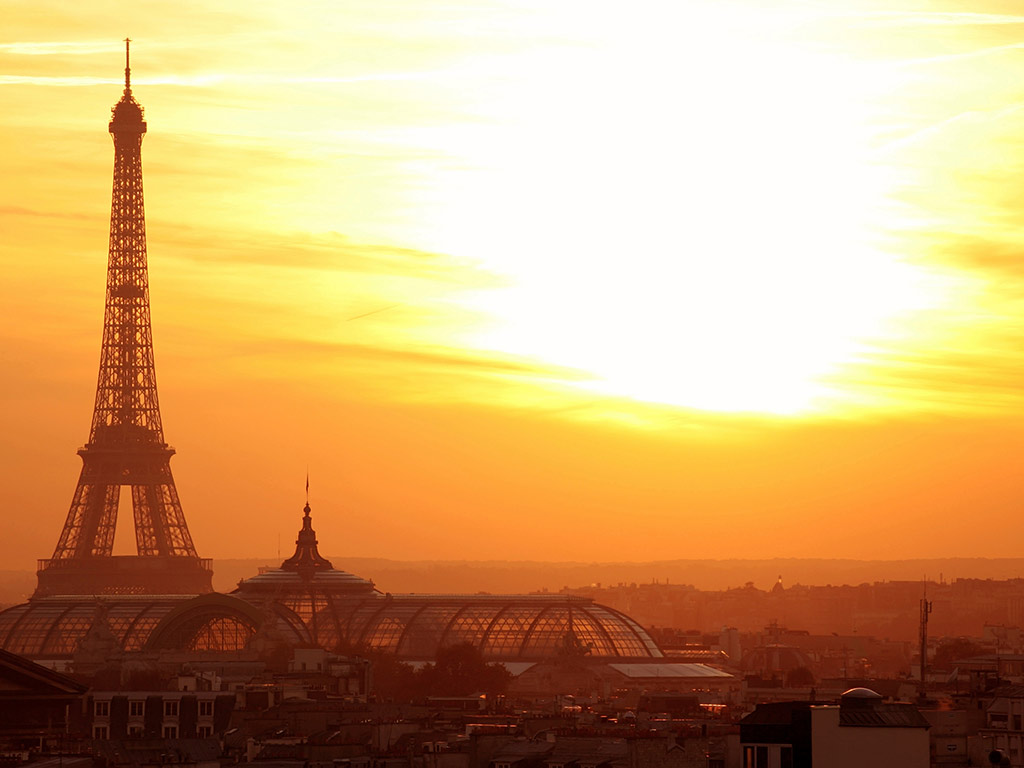 Eiffel Tower Summit Ticket with Priority Access and Audioguide - Paris