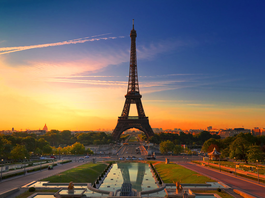 Eiffel Tower Summit Ticket with Priority Access and Audioguide - Paris
