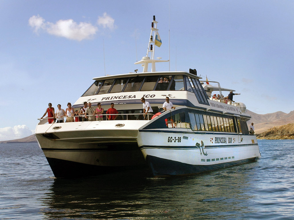 Lanzarote Express with Bus Transfer from Caleta de Fuste and Castillo