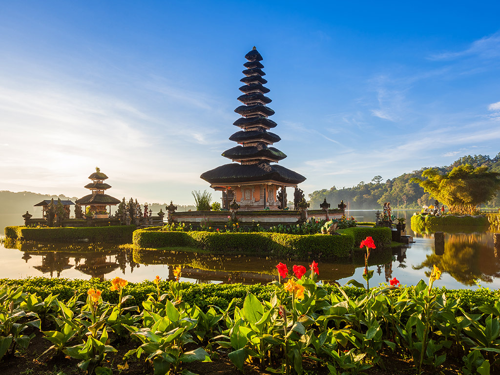 Visit Royal Lake And Sea Temple - Full-Day Private Tour
