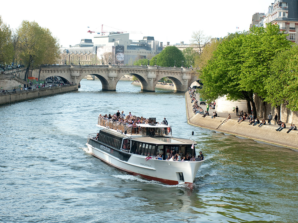 Vedettes de Paris - Seine Sightseeing Cruise