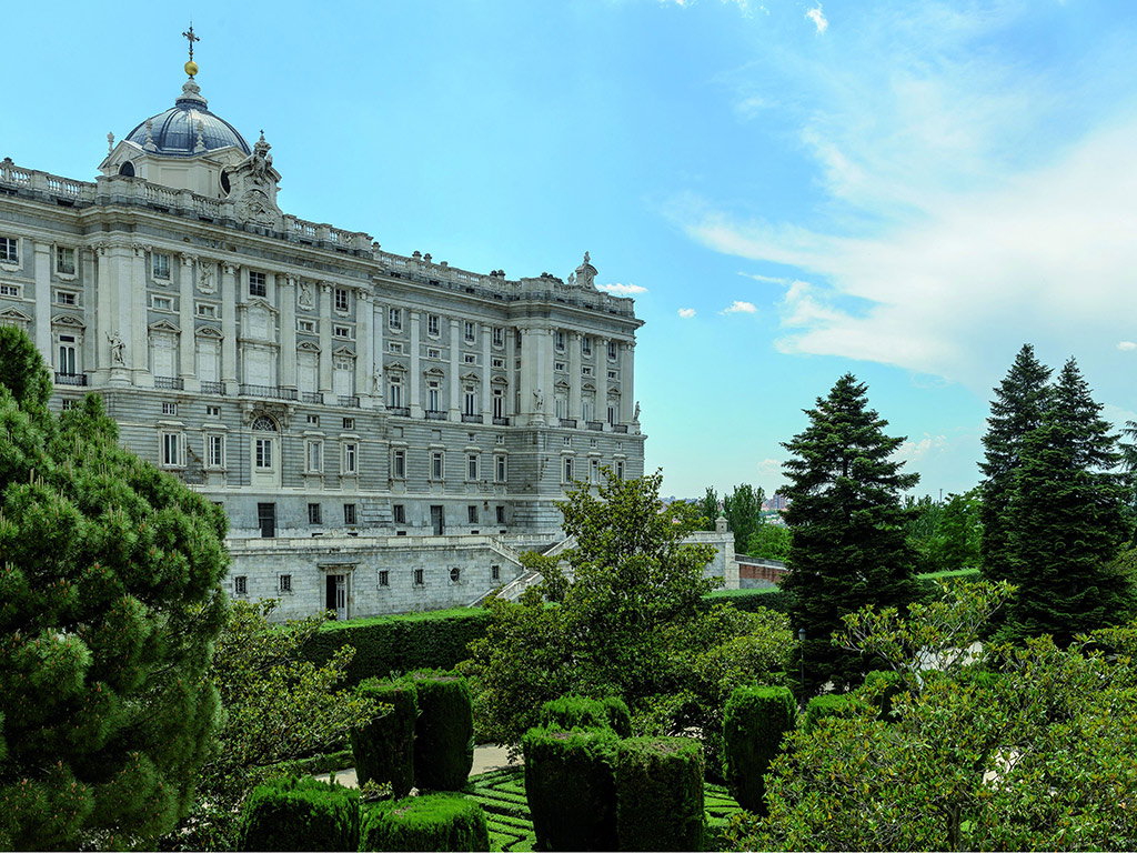 Royal Palace Walking Tour